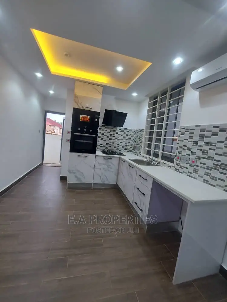 4bdrm House in E a Properties, Lake Side Estate for Rent