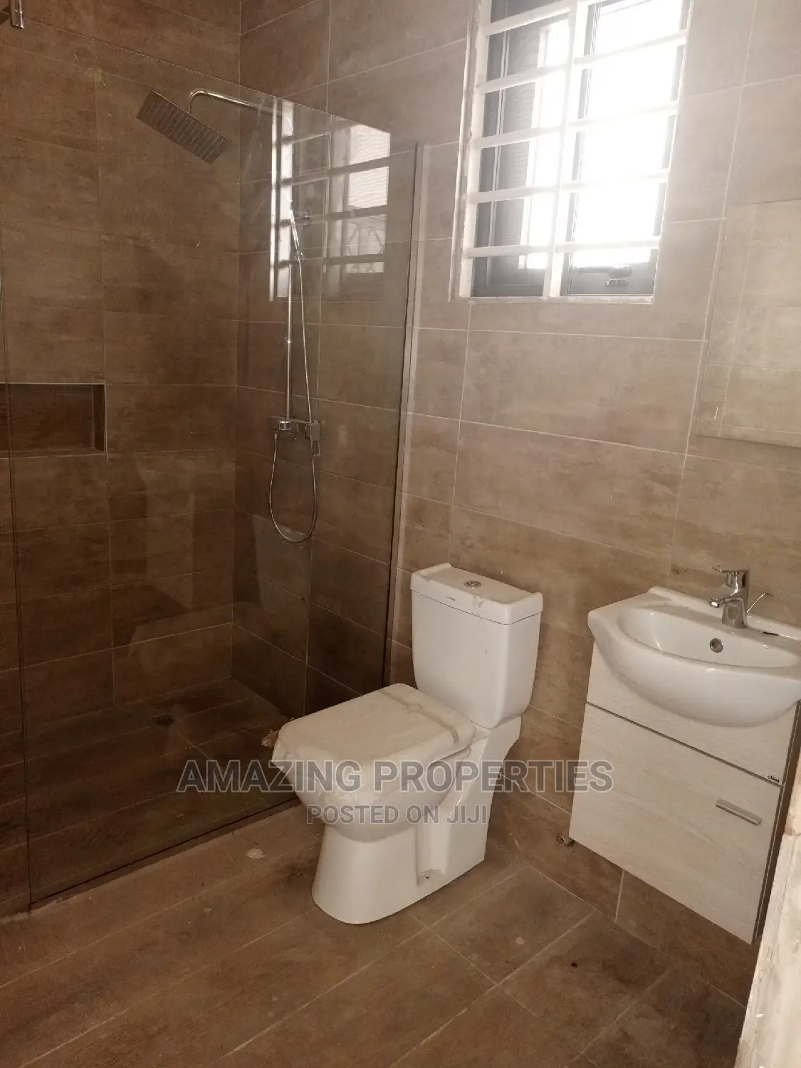 4bdrm House in Amazing Properties, Spintex for Sale