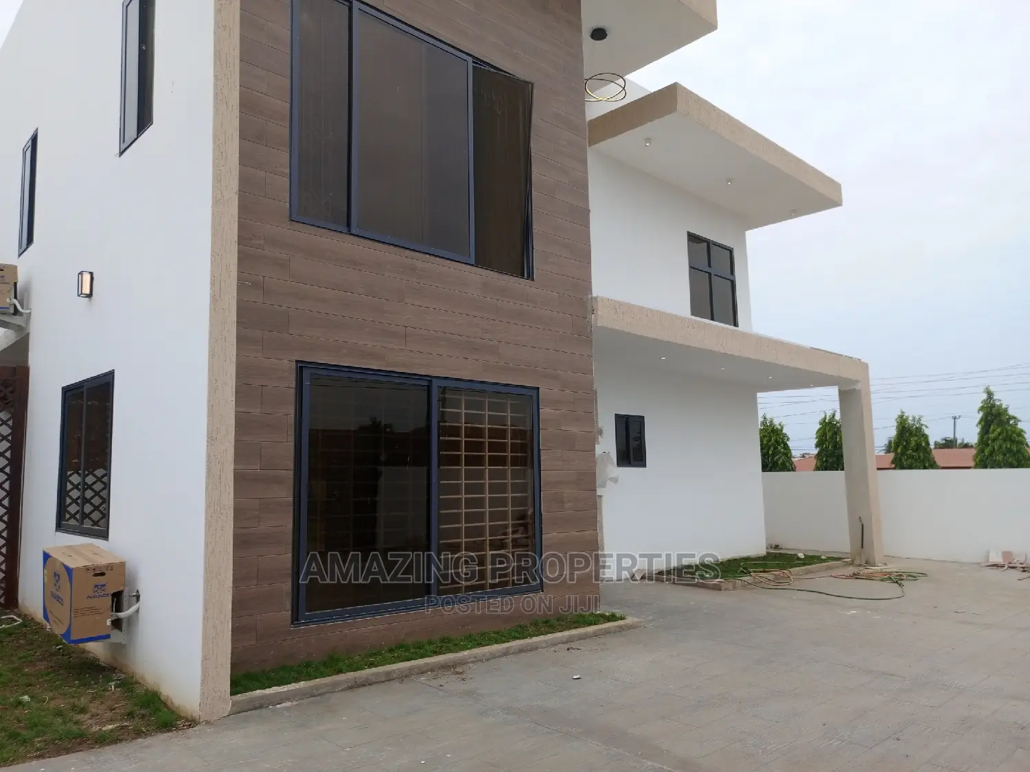 4bdrm House in Amazing Properties, Spintex for Sale