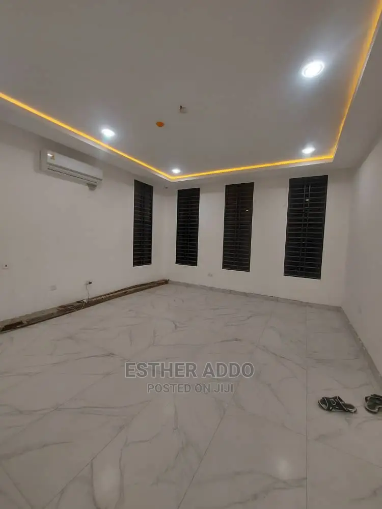 4bdrm Duplex in Ashaley Botwe for sale