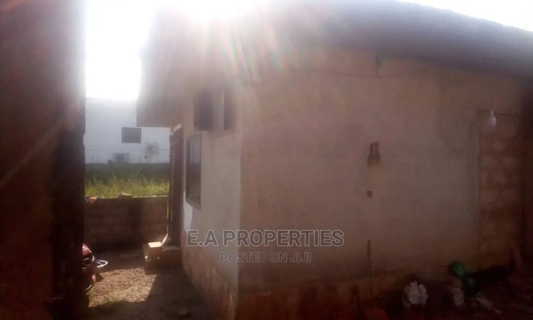 6bdrm House in E a Propertis, Owusu Ansah for Sale