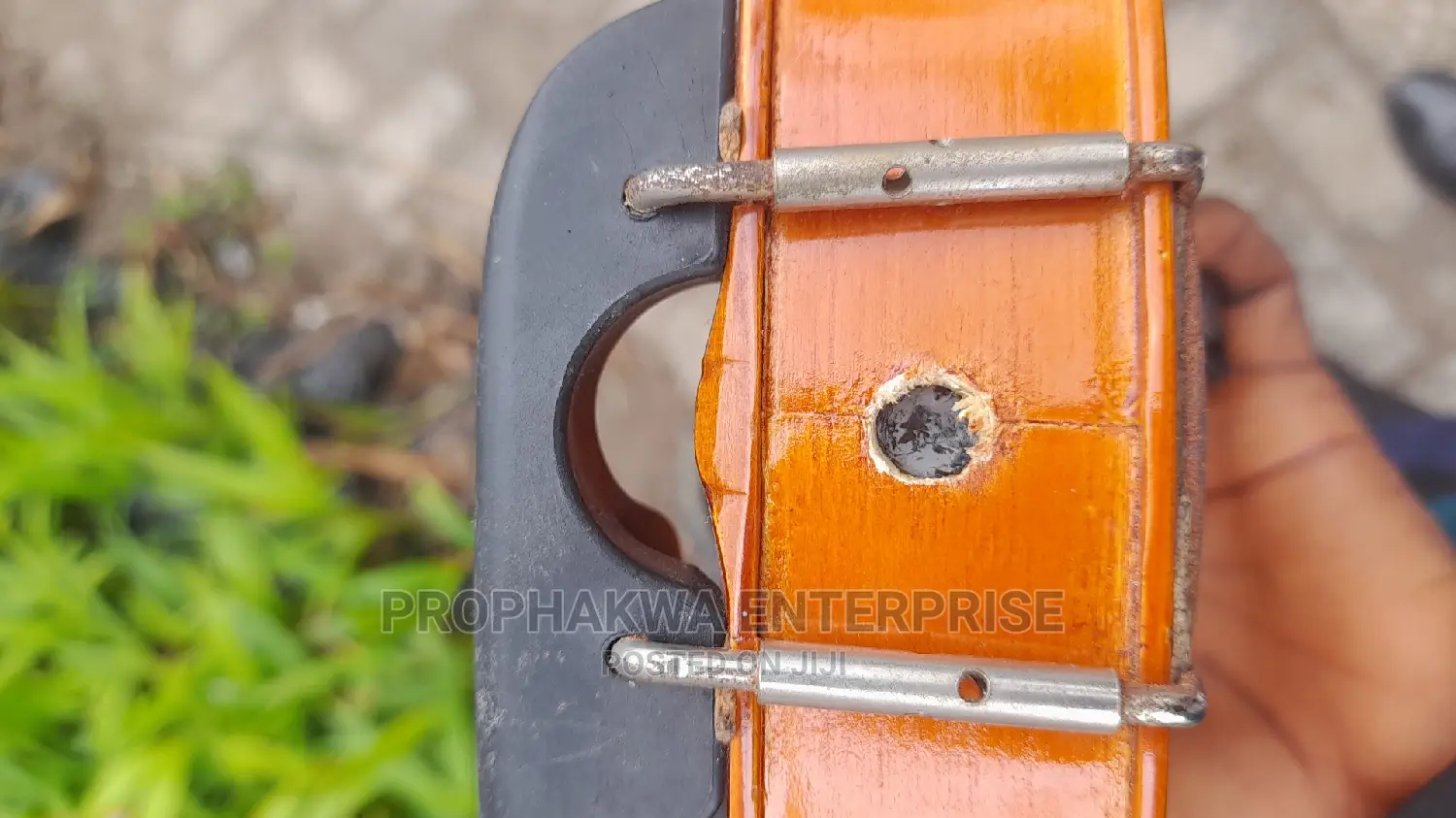 Violin Repairer