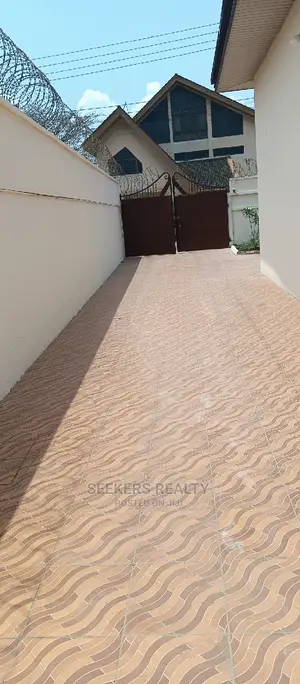 7bdrm House in Seekers Realty, Cantonments for rent