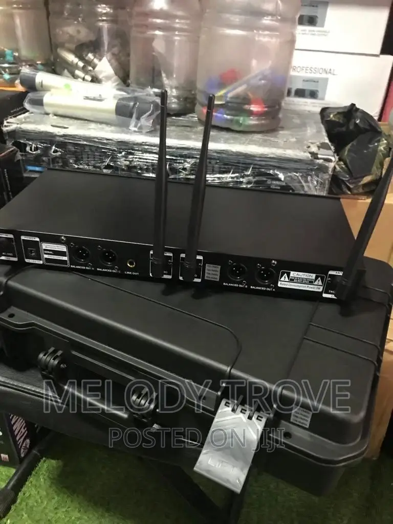 Shure CS4 4-in-1 Wireless Microphones