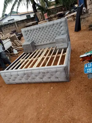 Queen Size Bed and Two Sides Drowar