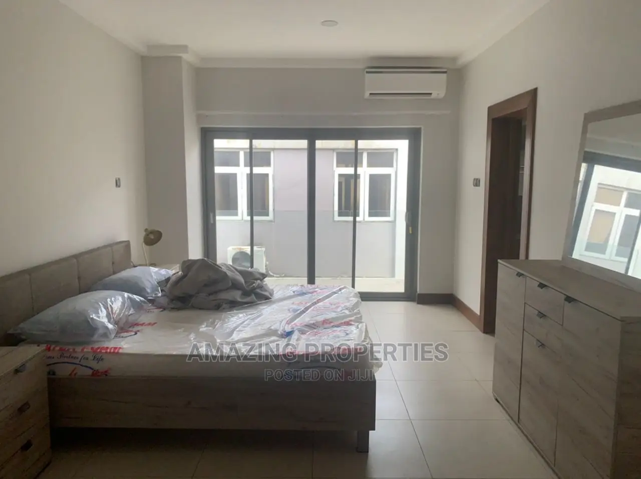 5bdrm House in 5 Bedroom Self for Sale