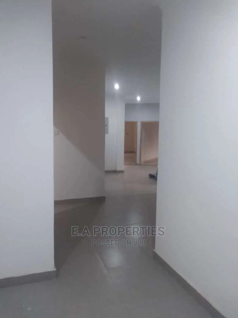 4bdrm House in E a Properties, Papao for Sale