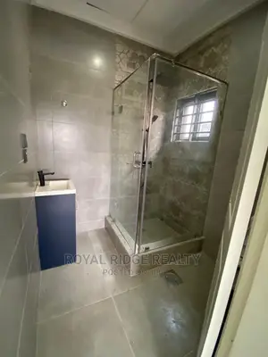 4bdrm Duplex in Lakeside, Accra Metropolitan for sale