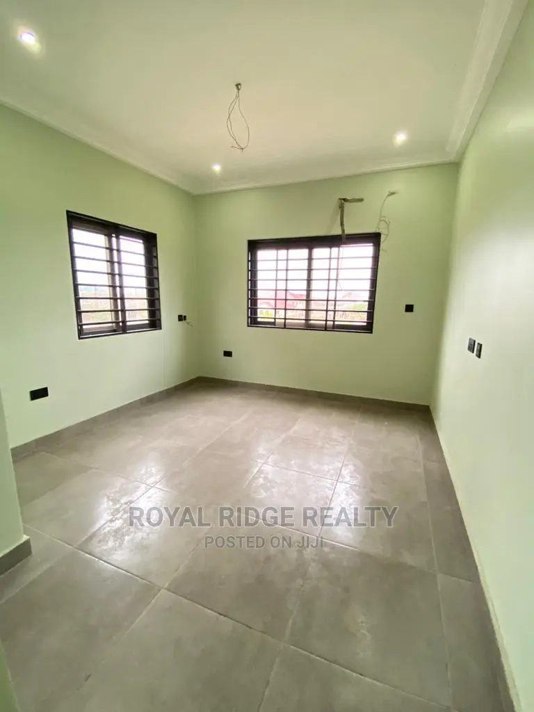 4bdrm Duplex in Lakeside, Accra Metropolitan for sale
