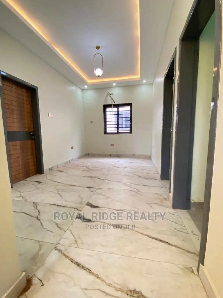 4bdrm Duplex in Lakeside, Accra Metropolitan for sale