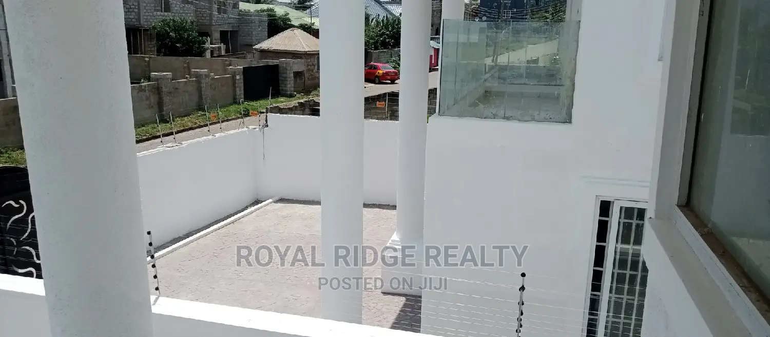 4bdrm Duplex in Airport Hills, Accra Metropolitan for Sale