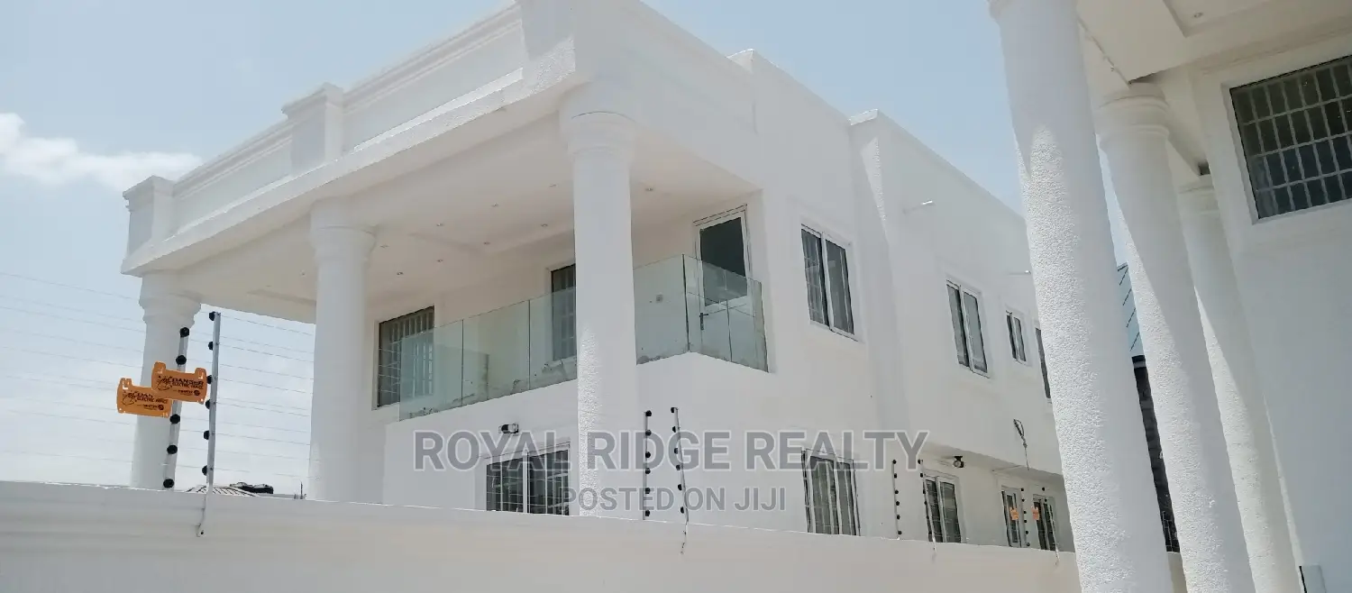 4bdrm Duplex in Airport Hills, Accra Metropolitan for Sale