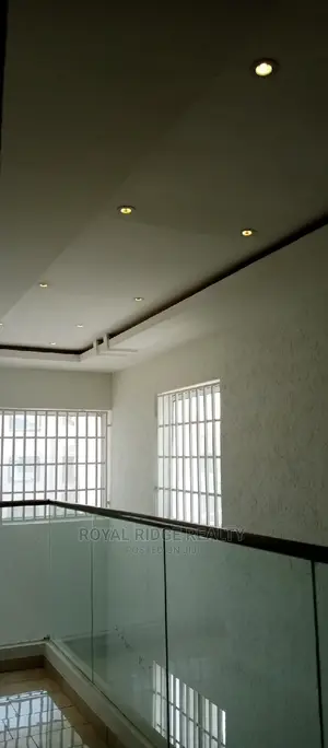 4bdrm Duplex in Airport Hills, Accra Metropolitan for Sale