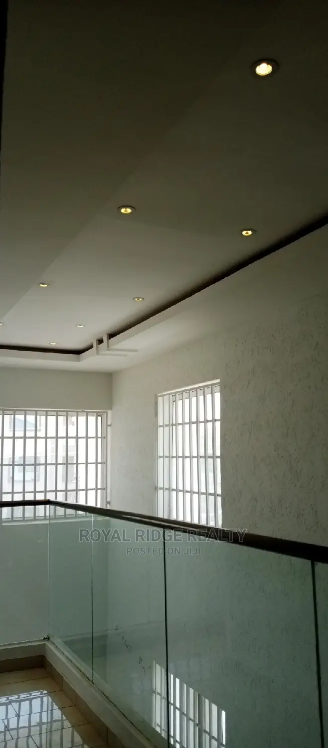 4bdrm Duplex in Airport Hills, Accra Metropolitan for Sale