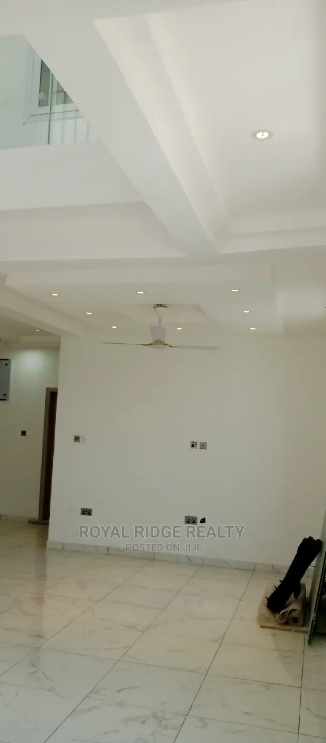 4bdrm Duplex in Airport Hills, Accra Metropolitan for Sale