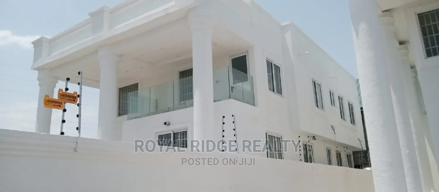 4bdrm Duplex in Airport Hills, Accra Metropolitan for Sale