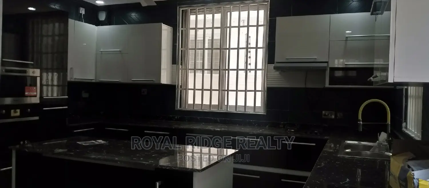 4bdrm Duplex in Airport Hills, Accra Metropolitan for Sale