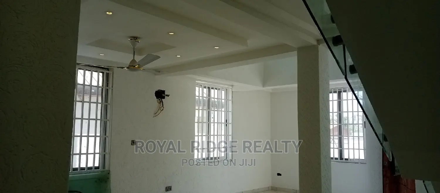 4bdrm Duplex in Airport Hills, Accra Metropolitan for Sale