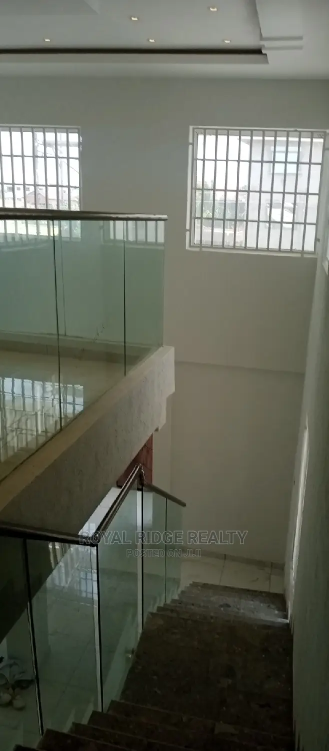 4bdrm Duplex in Airport Hills, Accra Metropolitan for Sale