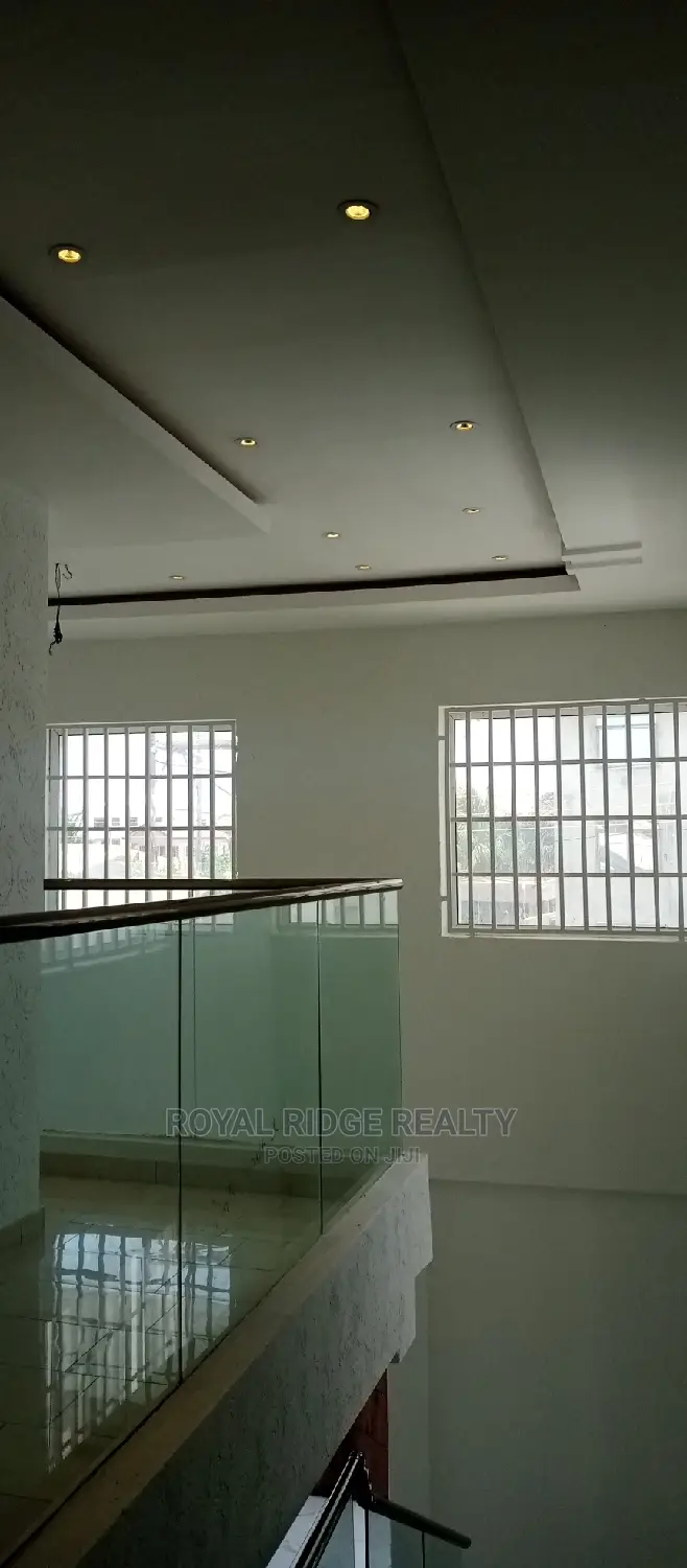 4bdrm Duplex in Airport Hills, Accra Metropolitan for Sale