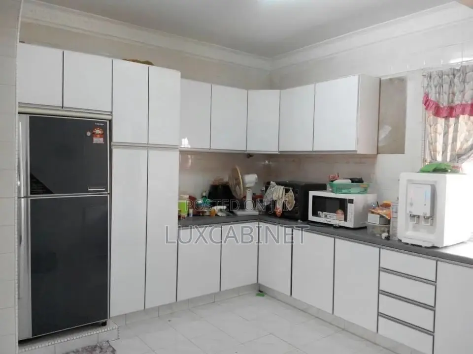 Customize Kitchen Cabinets