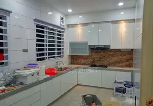 Customize Kitchen Cabinets