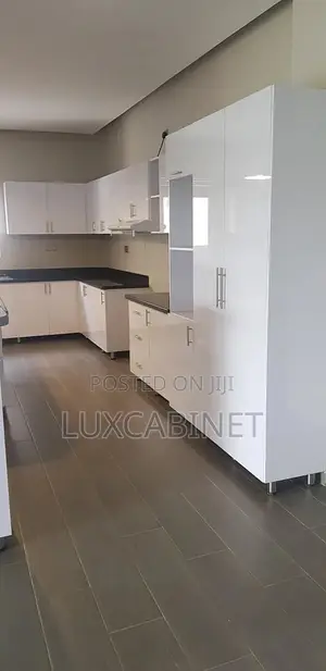 Customize Kitchen Cabinets