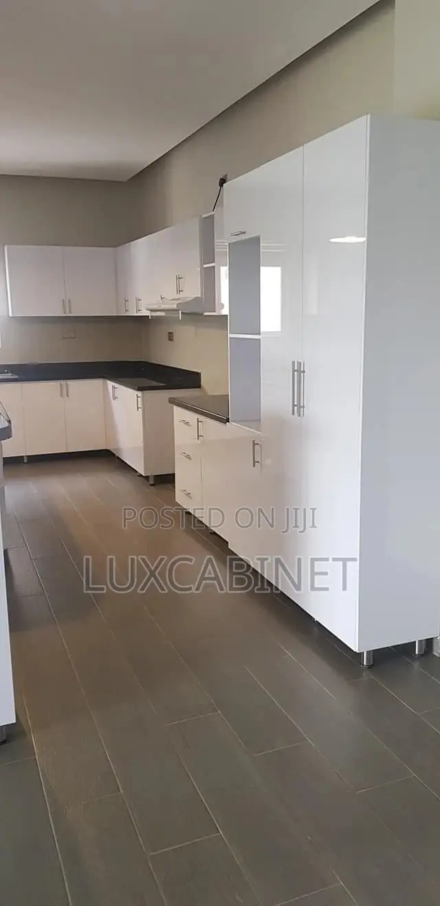 Customize Kitchen Cabinets