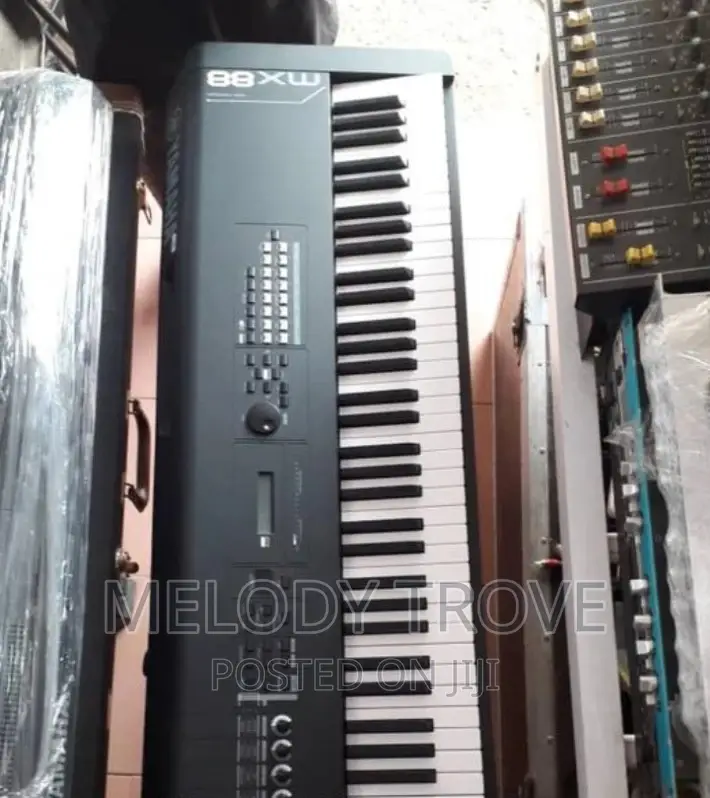Yamaha MX88 Keyboard