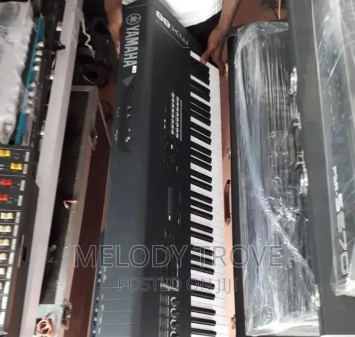 Yamaha MX88 Keyboard