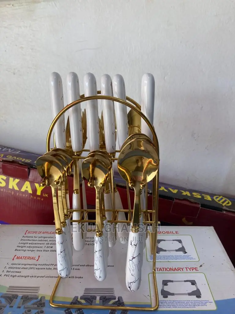 24 Pieces Cutlery Set