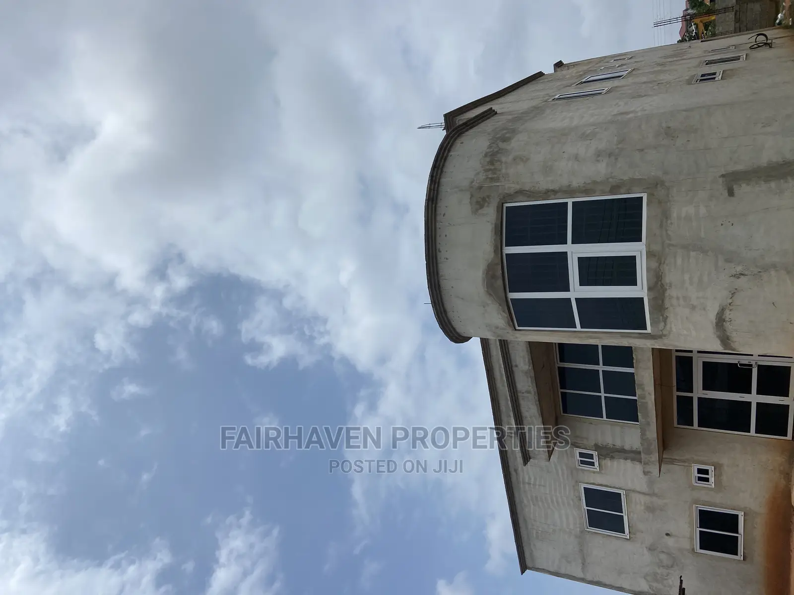 4bdrm House in East Airport for Sale