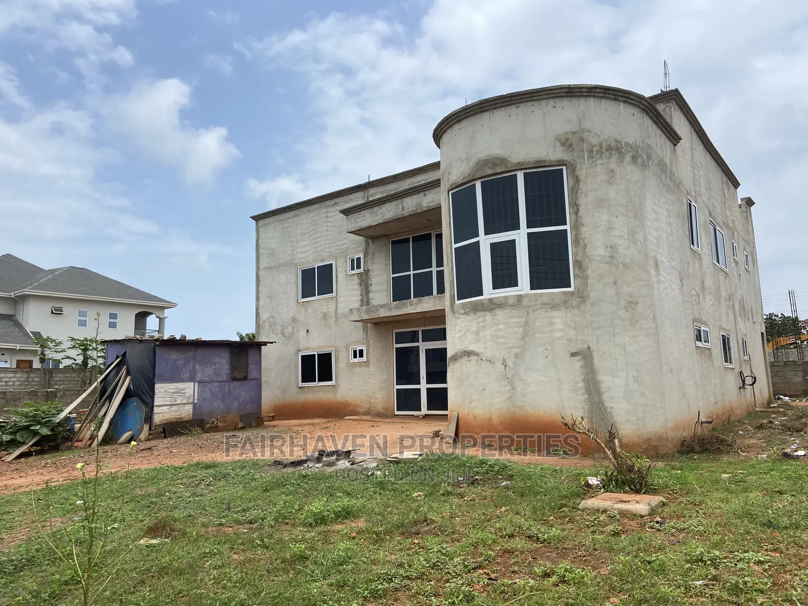 4bdrm House in East Airport for Sale