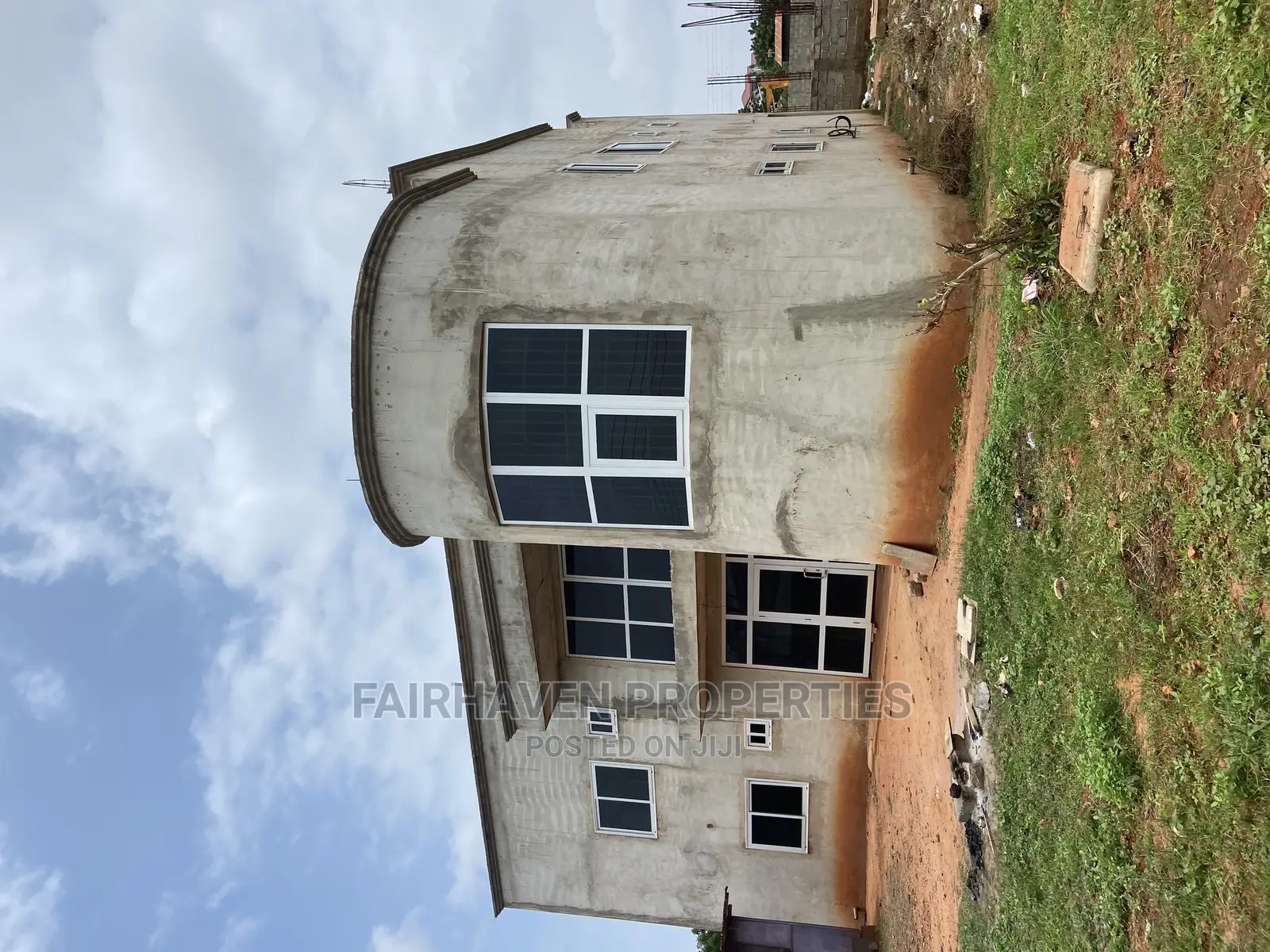 4bdrm House in East Airport for Sale