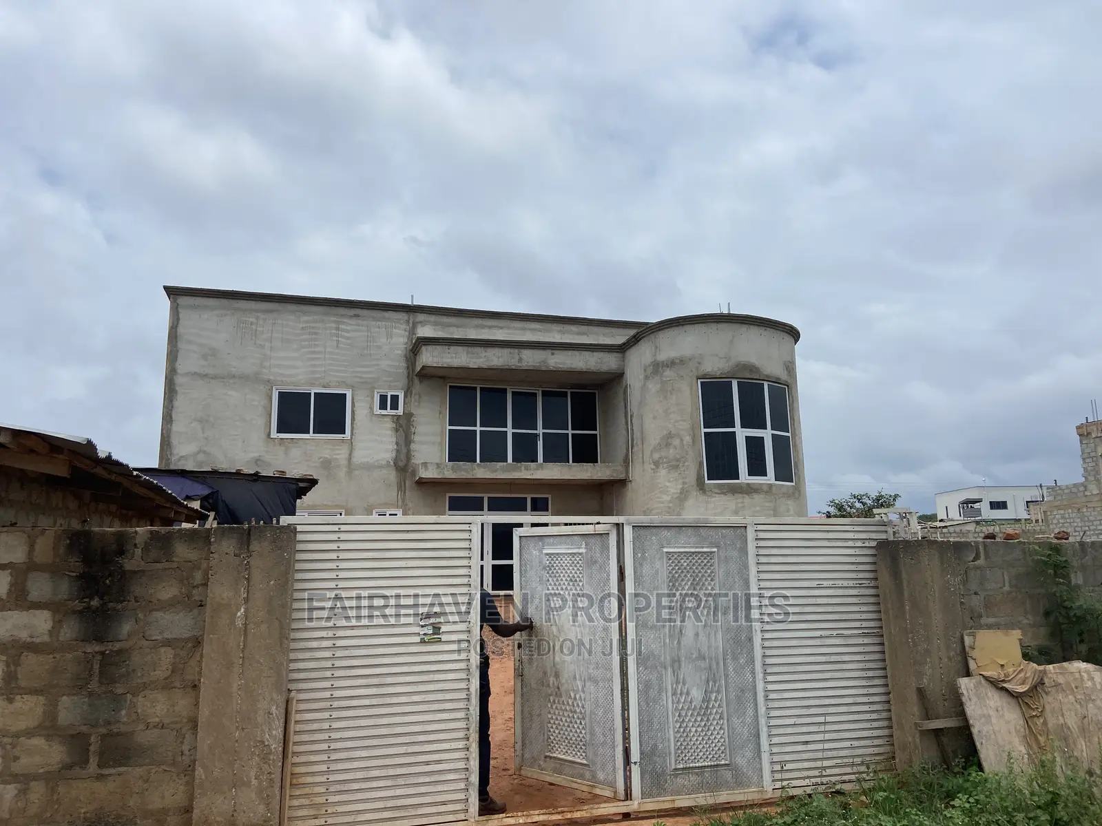 4bdrm House in East Airport for Sale