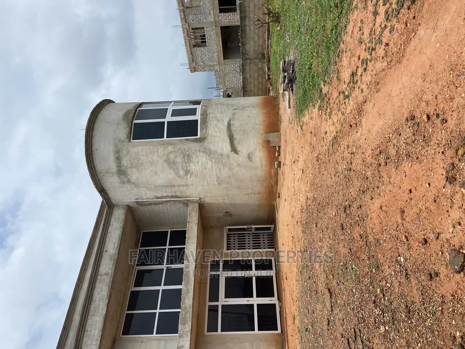 4bdrm House in East Airport for Sale