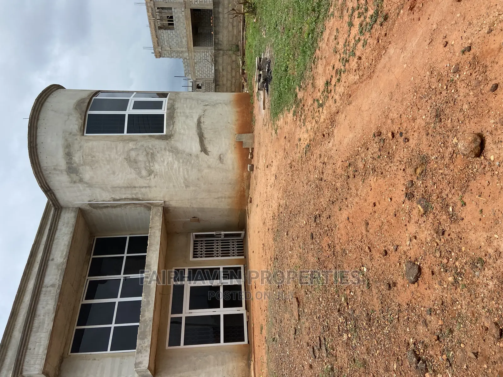 4bdrm House in East Airport for Sale