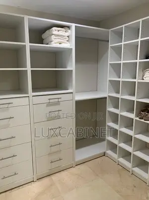 Nice Walk-In Closet’S