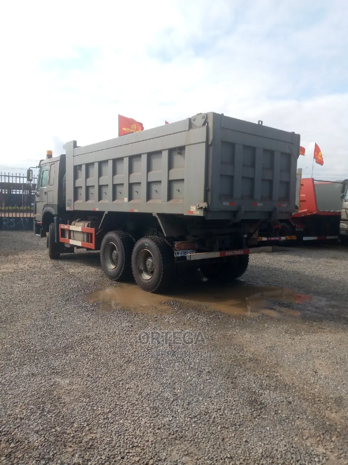 Shacman H3000 Tipper Truck