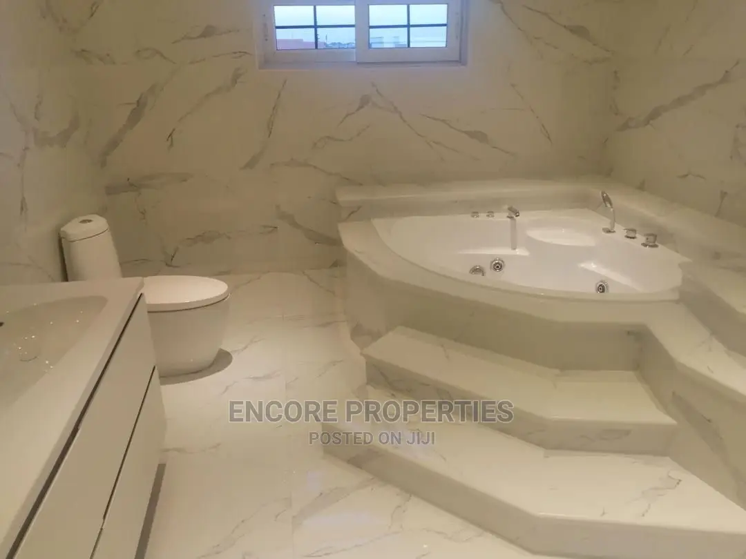5bdrm Mansion in East Legon for Rent