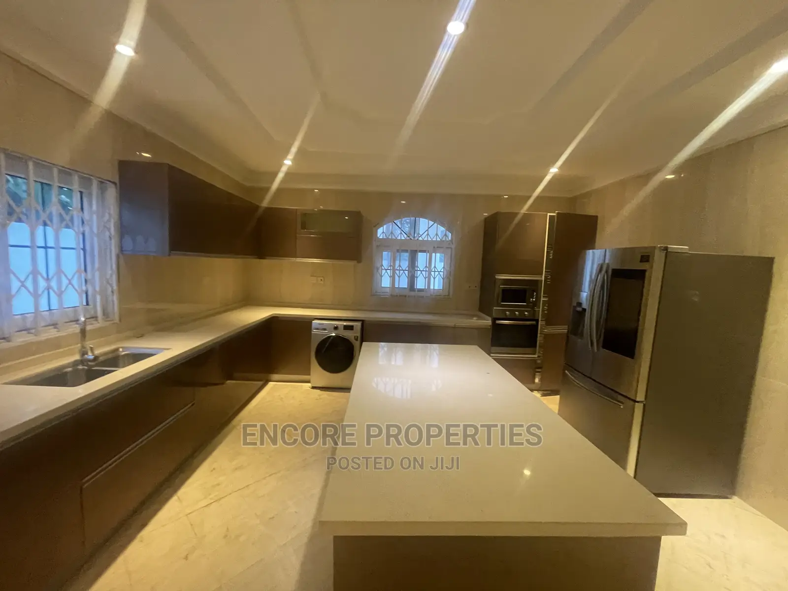 5bdrm Mansion in East Legon for Rent
