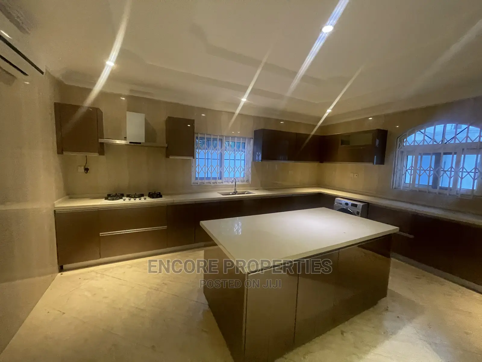 5bdrm Mansion in East Legon for Rent