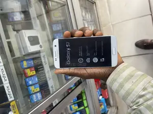 New Samsung Galaxy S7 32 GB White