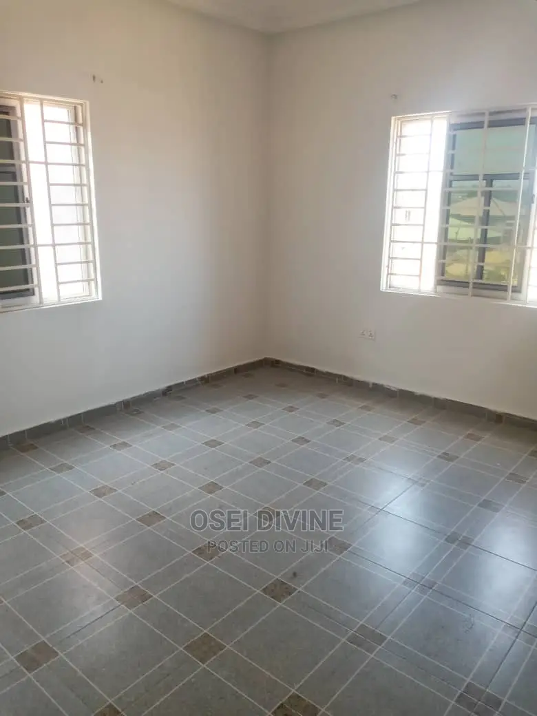 Exe 2-Bedrooms Apartment Dansoman