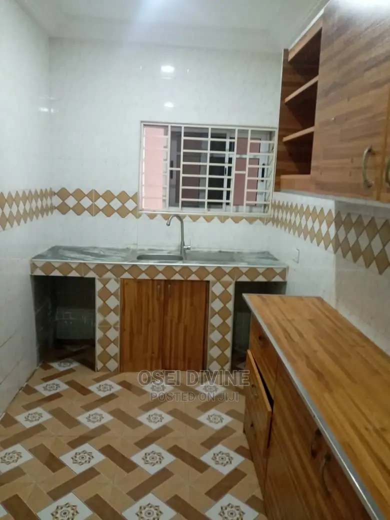 Exe 2-Bedrooms Apartment Dansoman