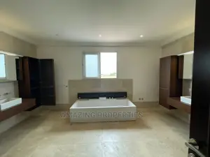 5bdrm House in 5Bedrooms With Two, East Legon for Rent