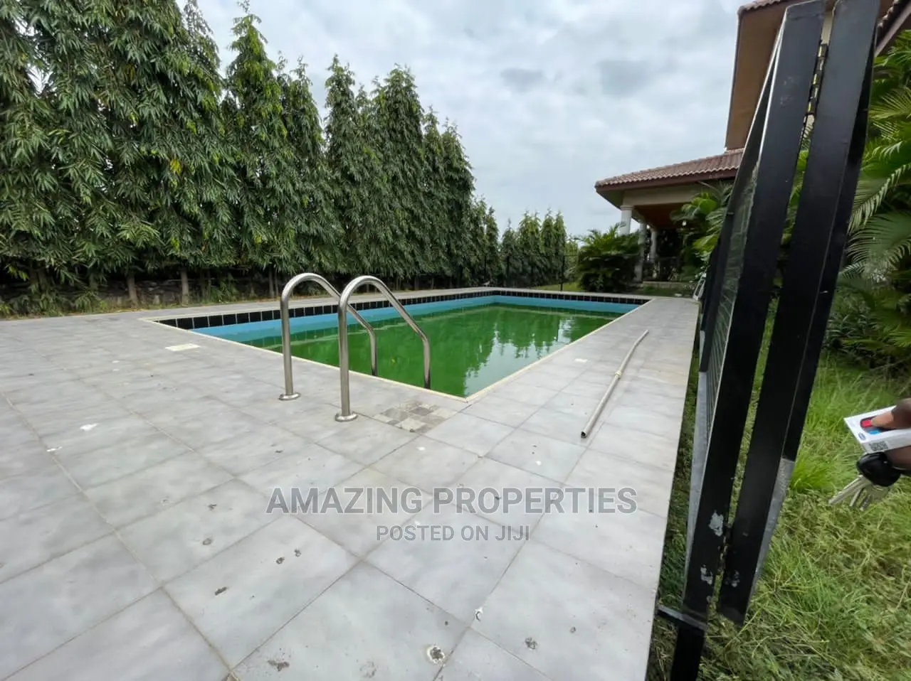 5bdrm House in 5Bedrooms With Two, East Legon for Rent