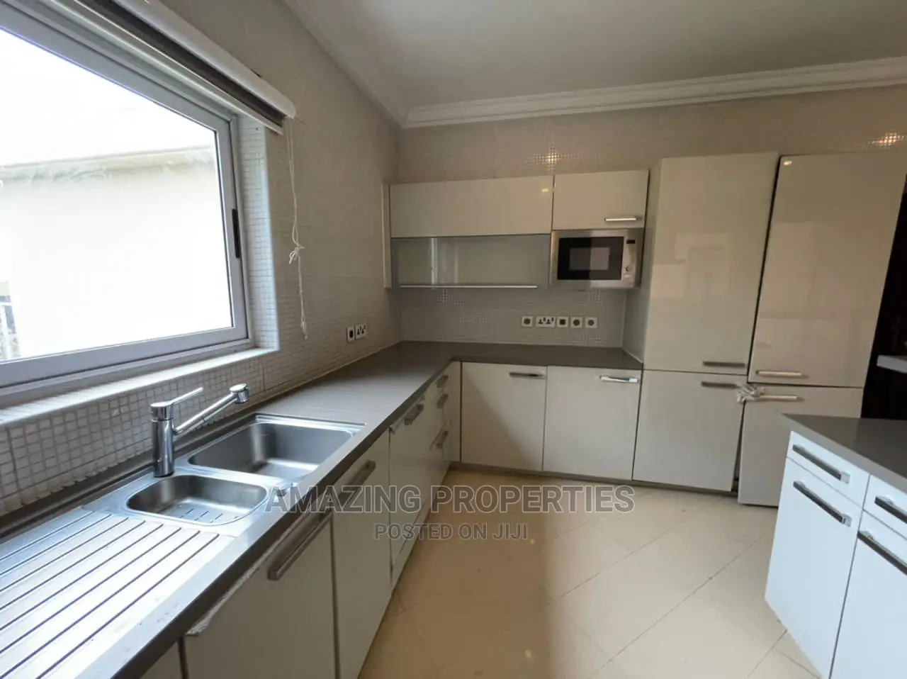 5bdrm House in 5Bedrooms With Two, East Legon for Rent