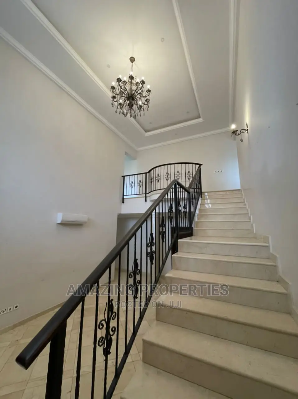 5bdrm House in 5Bedrooms With Two, East Legon for Rent