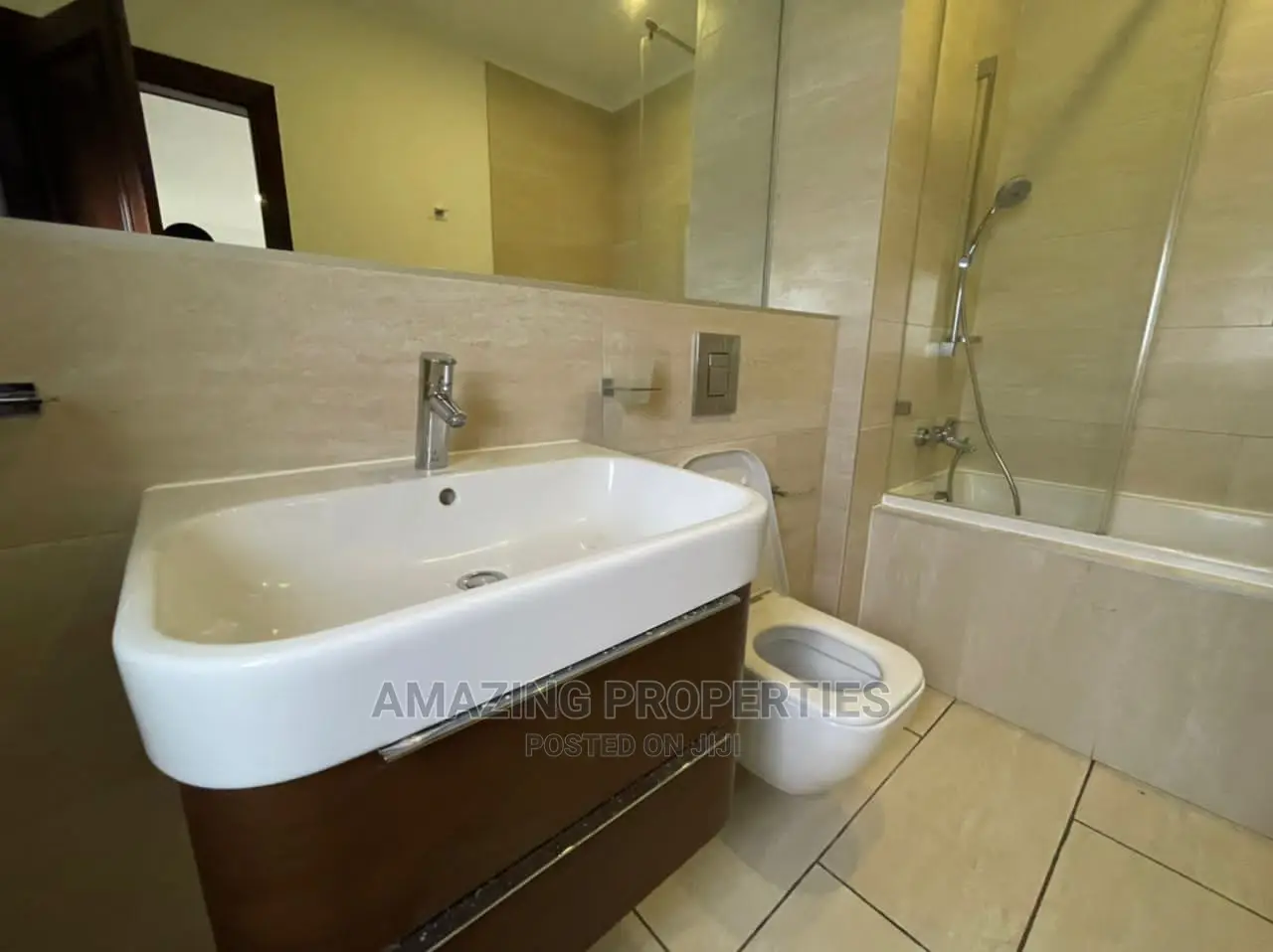 5bdrm House in 5Bedrooms With Two, East Legon for Rent